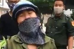 Người phụ nữ bán rau van xin lực lượng chức năng không thu giữ xe hàng