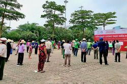 Phát 3.000 suất lương thực cho người lao động tại quận Ba Đình