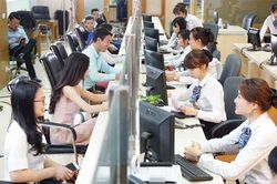 Tín dụng có dấu hiệu 'giật lùi', Ngân hàng Nhà nước công bố đường dây nóng nếu doanh nghiệp khó vay vốn