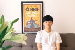Bán poster cổ động 'Ở nhà là yêu nước' để mua gạo tặng người nghèo