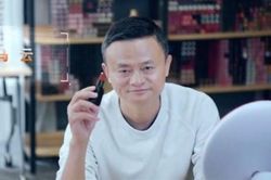 Các đại gia Trung Quốc cũng phải livestream mới bán được hàng vì dịch