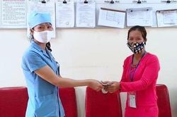 Nhân viên giặt đồ trả lại 9 triệu đồng cho bệnh nhân bỏ quên