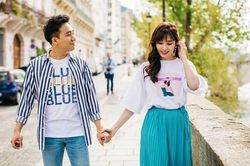 Còn cô vợ nào hồn nhiên hơn Hari Won: Livestream để lọt cả Trấn Thành đang ở trần