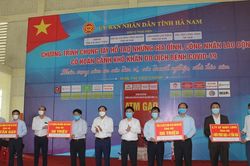 3.000 công nhân, lao động được phát gạo miễn phí ở 'ATM gạo' Đồng Văn