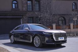 Xe sang Trung Quốc cạnh tranh Mercedes E-Class trình làng