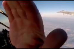 Màn 'chào hỏi' giữa tiêm kích MiG-31 Nga với chiến đấu cơ F-16 NATO