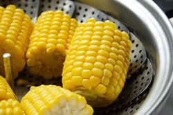Ăn 1 bắp ngô luộc buổi sáng, cơ thể nhận về vô vàn lợi ích đáng quý