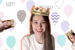 Đây là cách Đông Nhi cùng FC mừng sinh nhật mùa 'giãn cách xã hội': Livestream hát hò, thổi nến online, vậy thôi mà cũng vui phết!