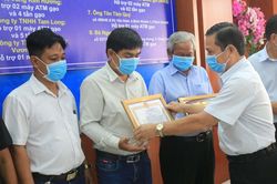 Long Xuyên: 13/13 phường, xã đều có máy 'ATM gạo'