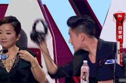Trần Khôn ném tai nghe vào Tạ Đình Phong khiến nam ca sĩ tức giận