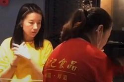 'Chúc Anh Đài' Đổng Khiết bị chê phờ phạc khi xuống phố