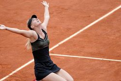 Maria Sharapova: Từ Cô bò trên sân băng, đến Nữ hoàng đất nện