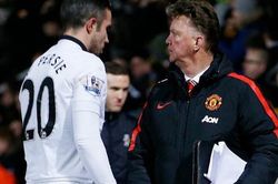 Bóng đá hôm nay 21/4: Van Persie tiết lộ khoảnh khắc bị 'đá' khỏi MU. Serie A chốt kịch bản mùa giải 2019/20