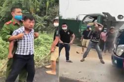 Khởi tố vụ cầm dao chém ô tô trước mặt công an ở Hòa Bình