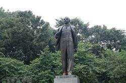 Đoàn đại biểu Đảng, Nhà nước dâng hoa kỷ niệm 150 năm ngày sinh Lenin