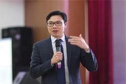 Cần tái khởi động hoạt động kinh tế và có phương án sống chung với dịch