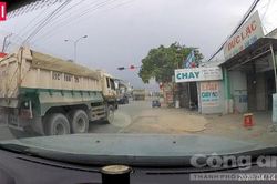 Tước bằng lái các tài xế đoàn xe ben vượt đèn đỏ trên QL1K