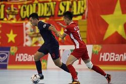 Ngôi sao tuyển Thái Lan bán thịt nướng mùa COVID-19