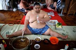Trải nghiệm ăn cùng võ sĩ sumo Nhật Bản