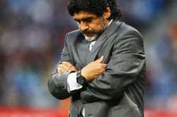 Maradona trả giá vì gọi Mueller là 'cậu bé nhặt bóng'