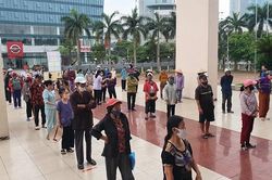 Hà Tĩnh: Cây 'ATM gạo' đầu tiên đến với những cảnh đời nghèo khó
