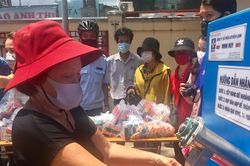 Hội Nhà báo TP.HCM tặng 3 cây 'ATM gạo'