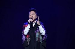 Tin tức giải trí hôm nay (22/4): Tùng Dương làm MV Studio với các nghệ sĩ quốc tế