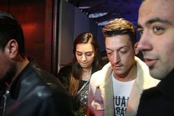 Bất ngờ lý do Mesut Ozil không chịu giảm lương ở Arsenal