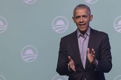 Ông Obama lên tiếng hiếm thấy về đại dịch
