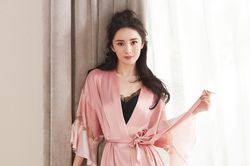 Dương Mịch diện váy ngủ chụp ảnh cho hãng nội y Victoria's Secret