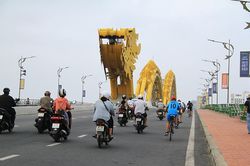 Đà Nẵng nhộn nhịp trở lại trong sáng đầu tiên tháo lệnh cách ly xã hội