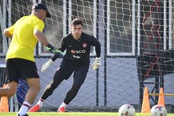 Văn Lâm bị giảm lương, có thể đàm phán hợp đồng mới với Muangthong United