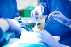 Thỉnh thoảng đau nhói ngực, nam thanh niên Hà Nội không ngờ 'chứa' khối u khủng