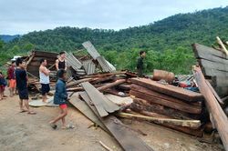 Lốc xoáy gây thiệt hại ở miền Tây Nghệ An