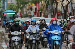 Đường phố Hà Nội trong ngày đầu nới lỏng giãn cách xã hội