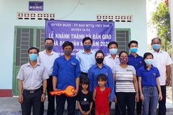 Bàn giao nhà 'Đại Đoàn kết' cho Đoàn viên nghèo