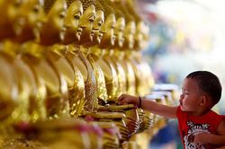 Vài suy nghĩ về tín đồ Phật giáo: Thích nghi hay truyền thống?