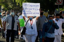Y bác sĩ Mexico cầu cứu vì bị tấn công, kỳ thị