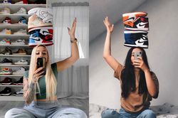Hết quấn gối thành váy, giới trẻ rộ trào lưu đội giày Jordan lên đầu