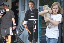 Pax Thiên và những đứa trẻ nhà Jolie-Pitt cách ly tránh COVID-19 ra sao?
