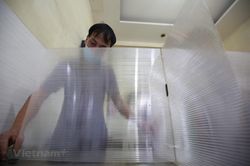 Chủ quán cơm bụi bỏ tiền lắp tấm chắn giọt bắn chống dịch