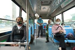 Xe buýt Hà Nội chở không quá 20 người/ chuyến, không đi qua vùng dịch