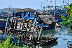 Cận cảnh 'nghĩa địa' tàu cá ở Sa Huỳnh