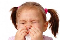 Nới lỏng giãn cách xã hội, nhưng cha mẹ đừng quên bảo vệ sức khỏe cho con