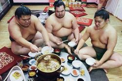 Món lẩu được võ sĩ sumo ăn 10 lần trong ngày