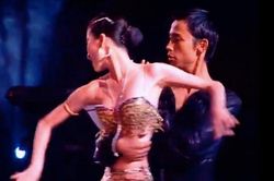 Khánh Thi thời 17 tuổi nhảy bên Chí Anh