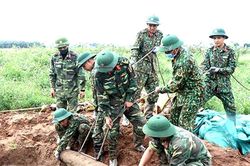 Hủy nổ quả bom phá ở Nam Sách