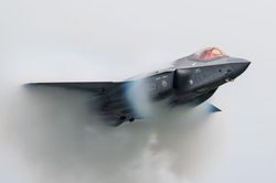 Tiêm kích tàng hình F-35 'vô cùng thất thế' nếu cận chiến với tiêm kích Nga