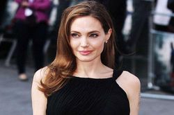 Tại sao Angelina Jolie được xem là người có tiêu chuẩn vàng về nhan sắc của thế giới?