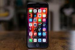 Apple cố tình 'bóp' hiệu năng để iPhone SE (2020) chạy chậm lại?
